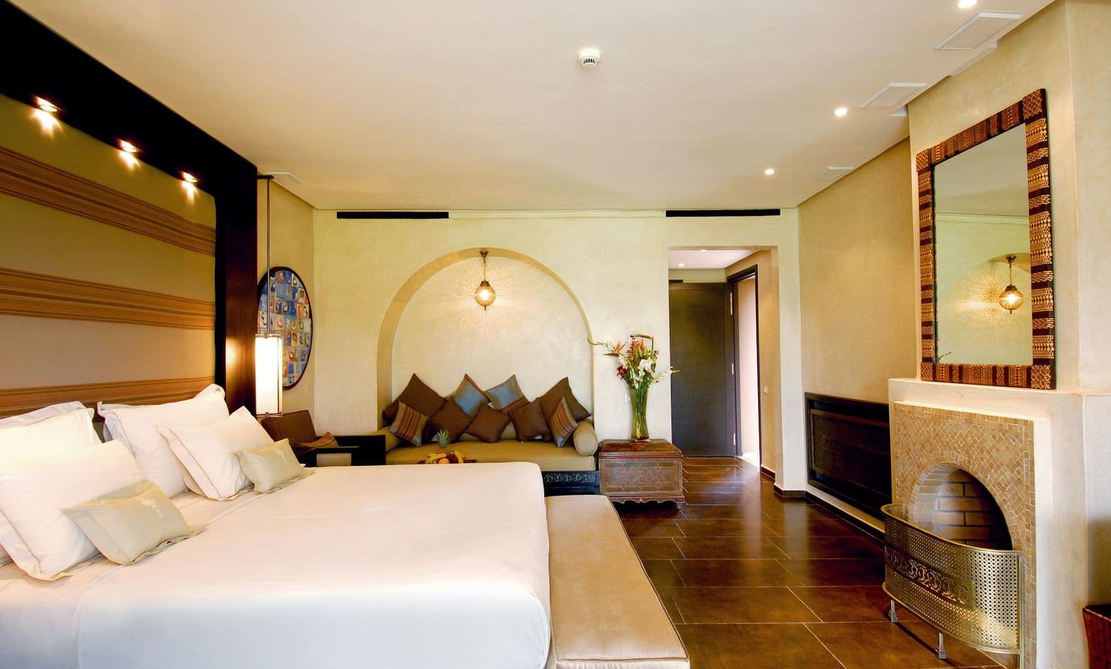 Hotel & Accommodation